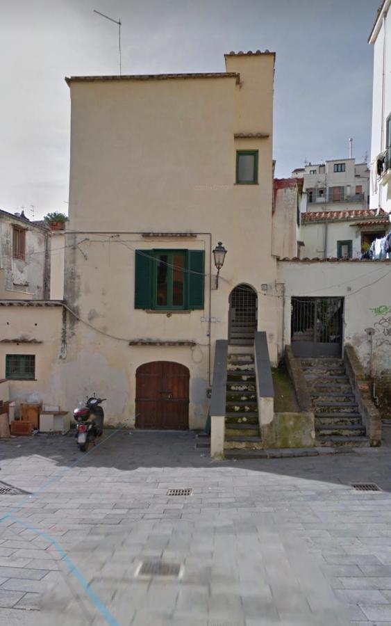 Starhost - Terazza Barbuti Apartment Salerno Luaran gambar