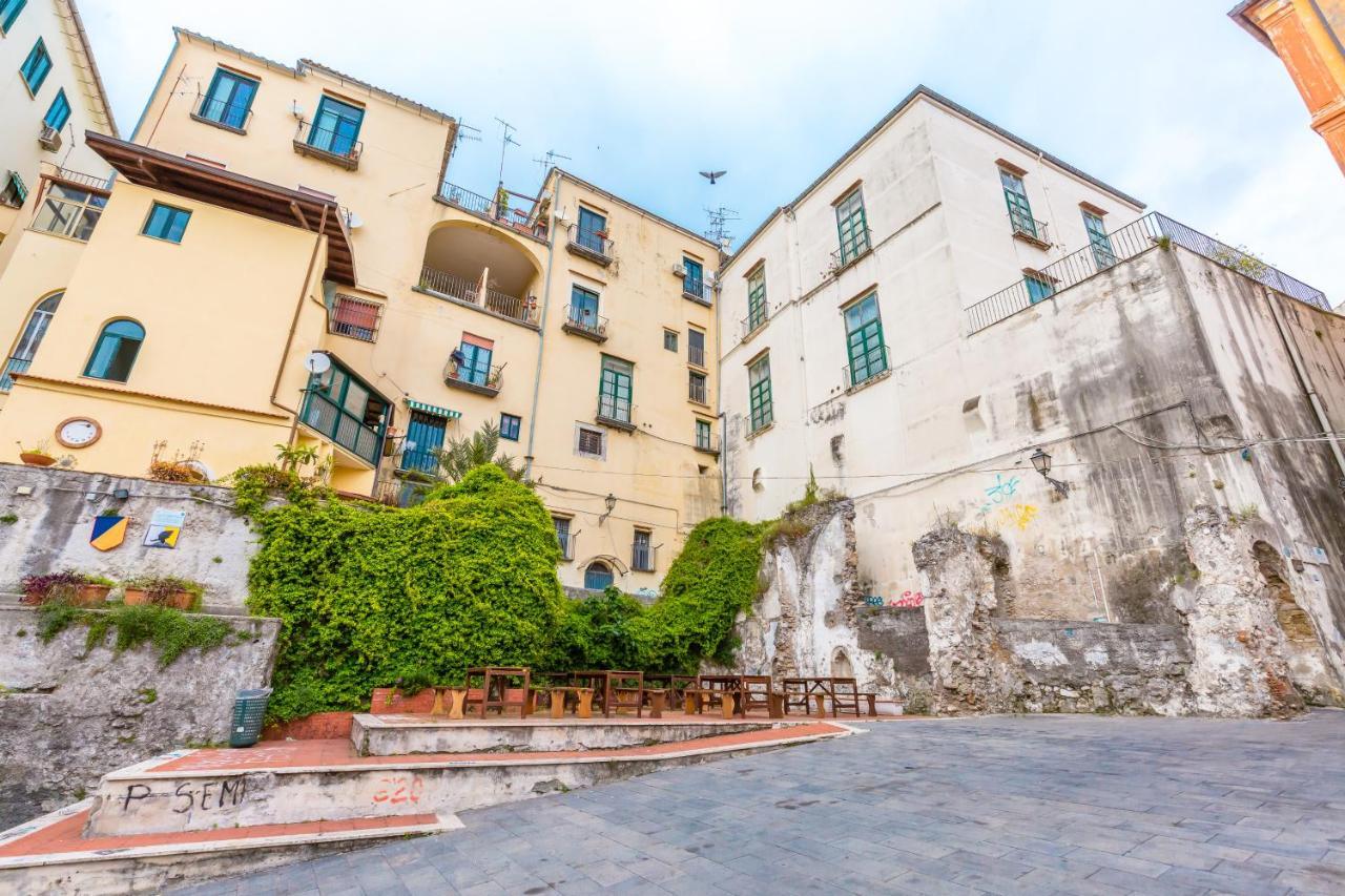 Starhost - Terazza Barbuti Apartment Salerno Luaran gambar