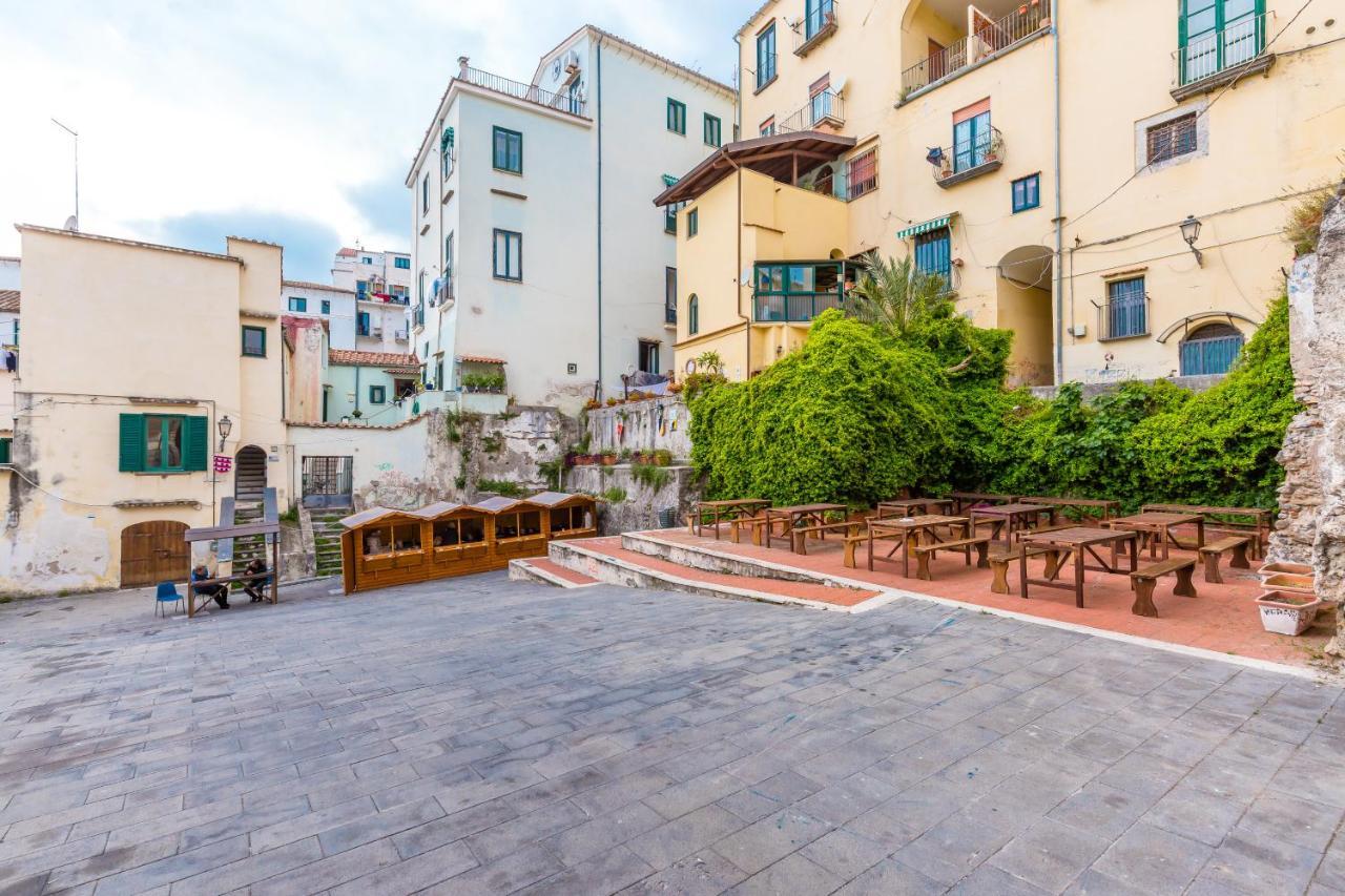 Starhost - Terazza Barbuti Apartment Salerno Luaran gambar